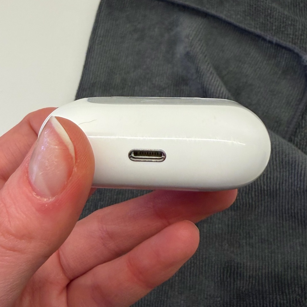 AirPod Pros 1st Gen - Wireless Earbuds with Case - Picture 13 of 14
